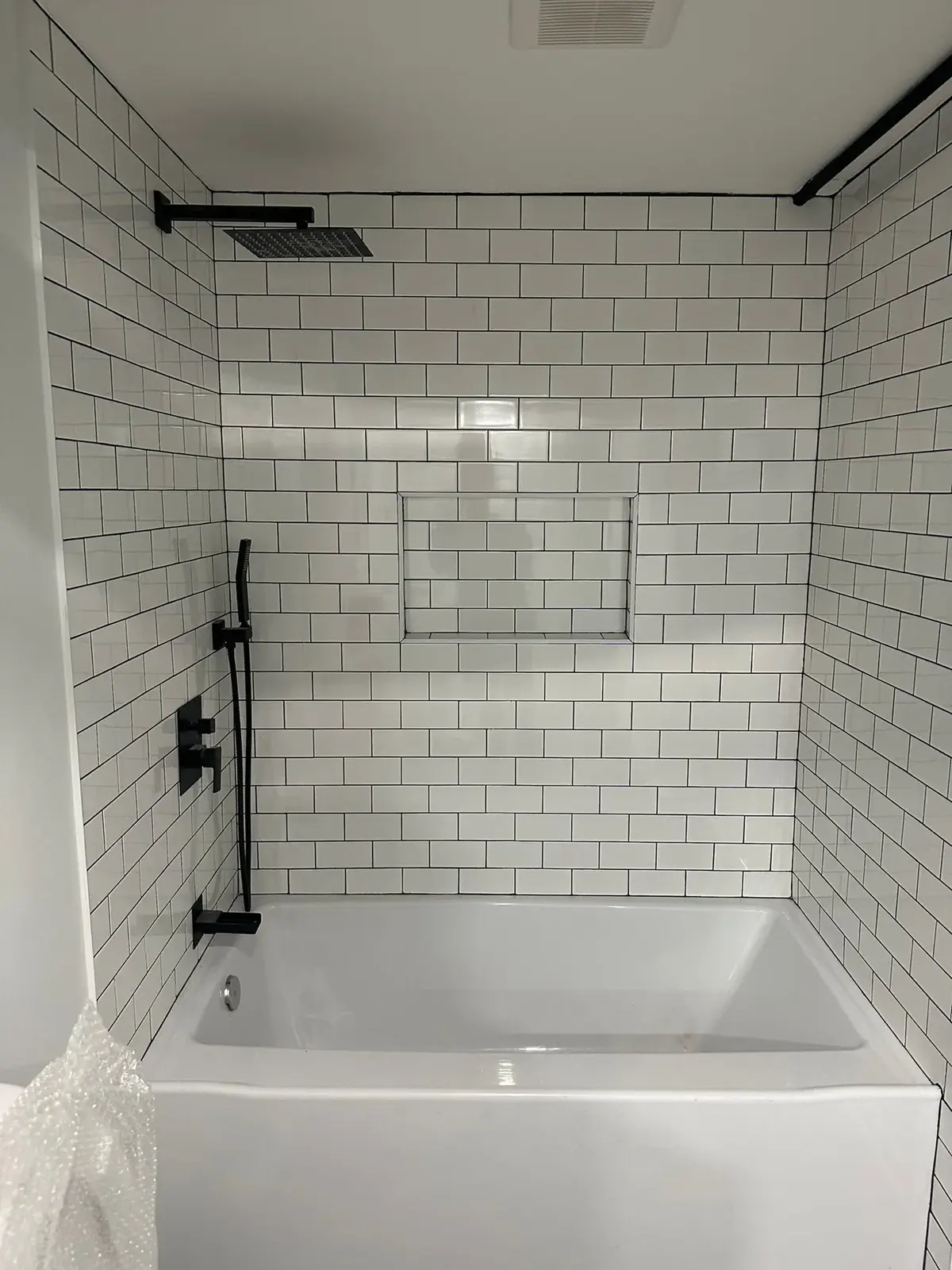 Trabajo de baño con azulejo subway blanco